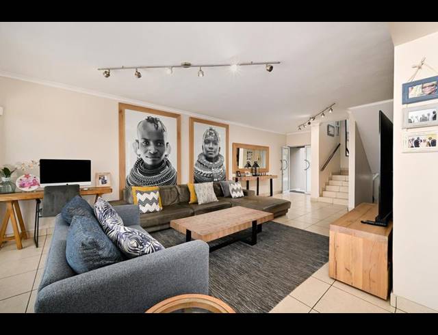 5 BEDROOM TOWNHOUSE FOR SALE IN SOUTH END